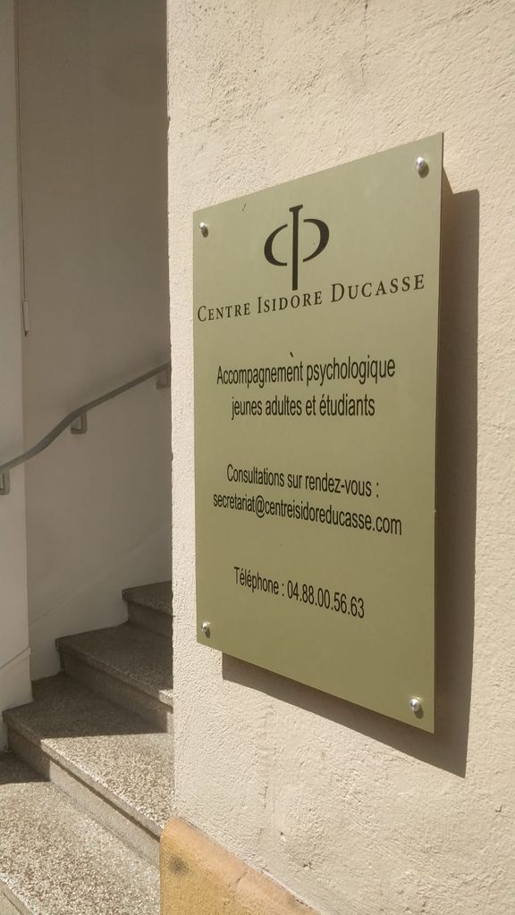 Photo de la plaque du centre Isidore Ducasse